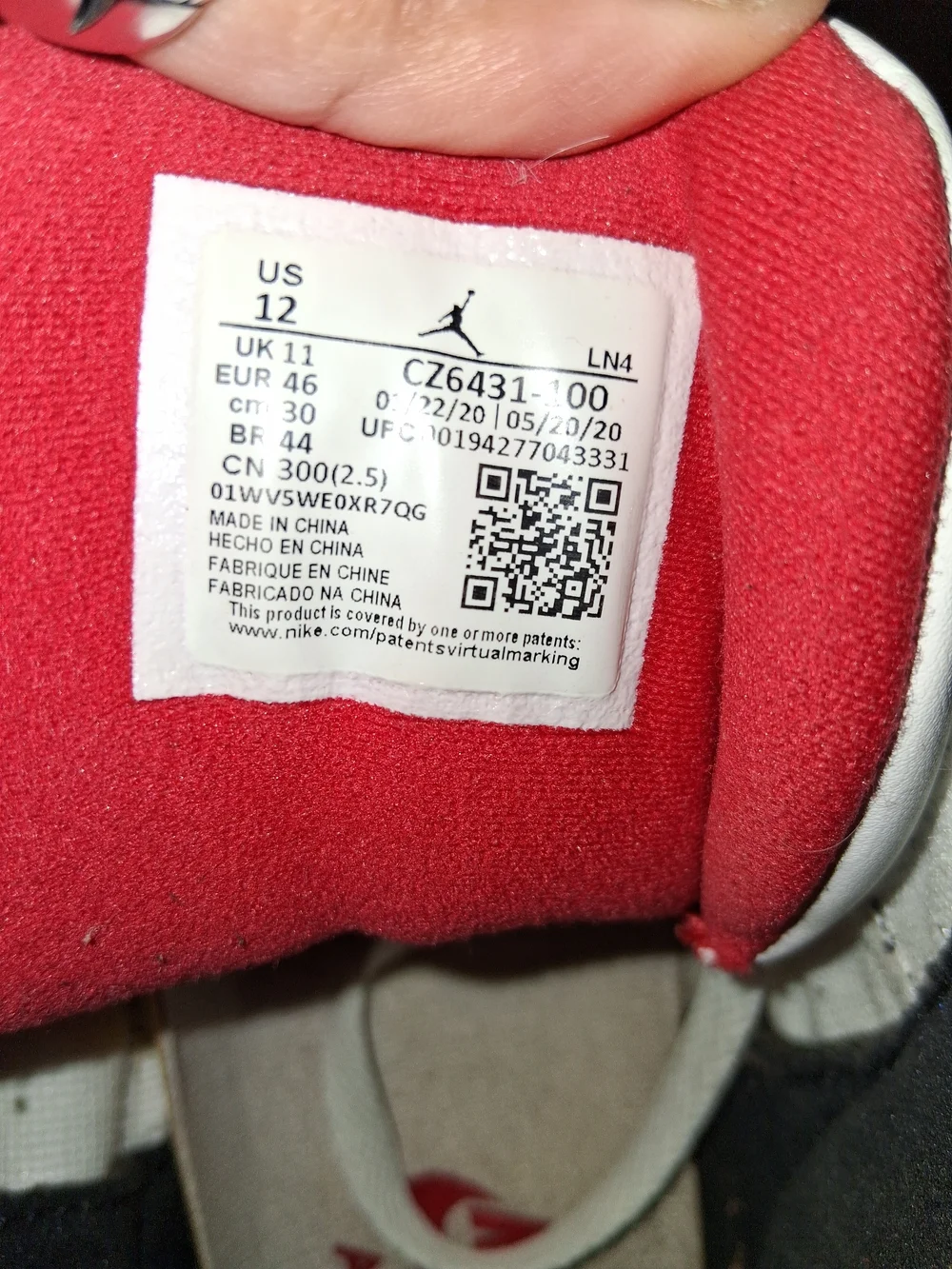 Jordan White Black Red Retro Sneaker